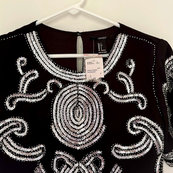 NWT Women’s Forever 21 Black with Silver Sequin 100% Polyester Top Size Small - Picture 2 of 7